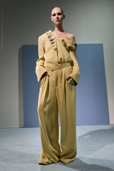 Look 19
